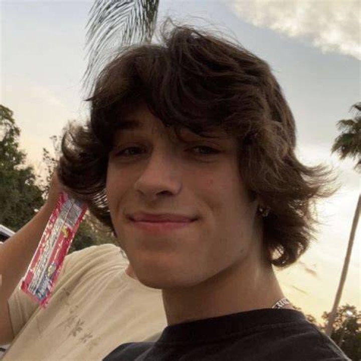 Cameo Chris Sturniolo